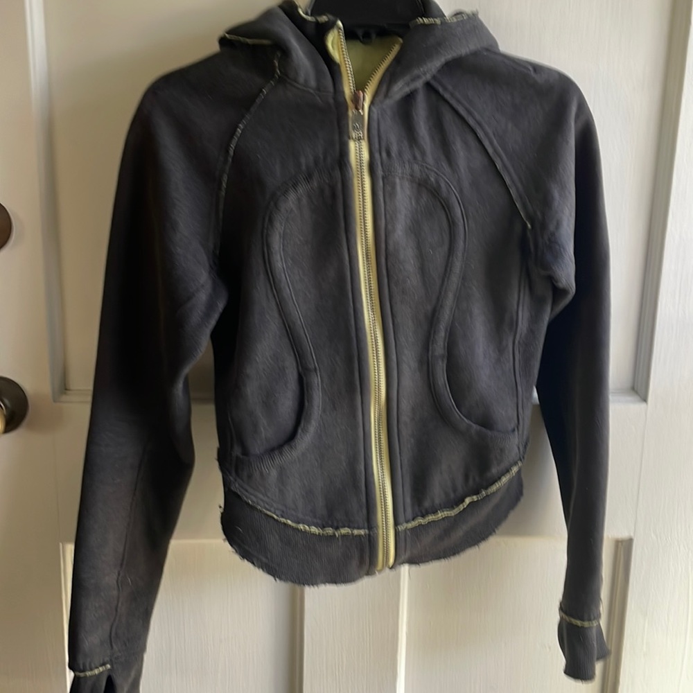 Lululemon sweatshirt